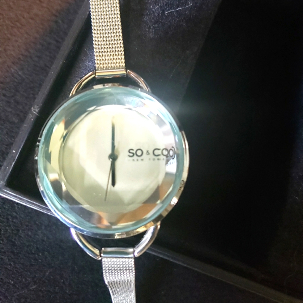 Ladies Classy Watch !